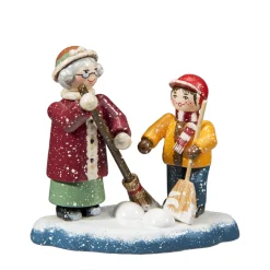 * Kathe's Original Figurines|Clearing The Snow
